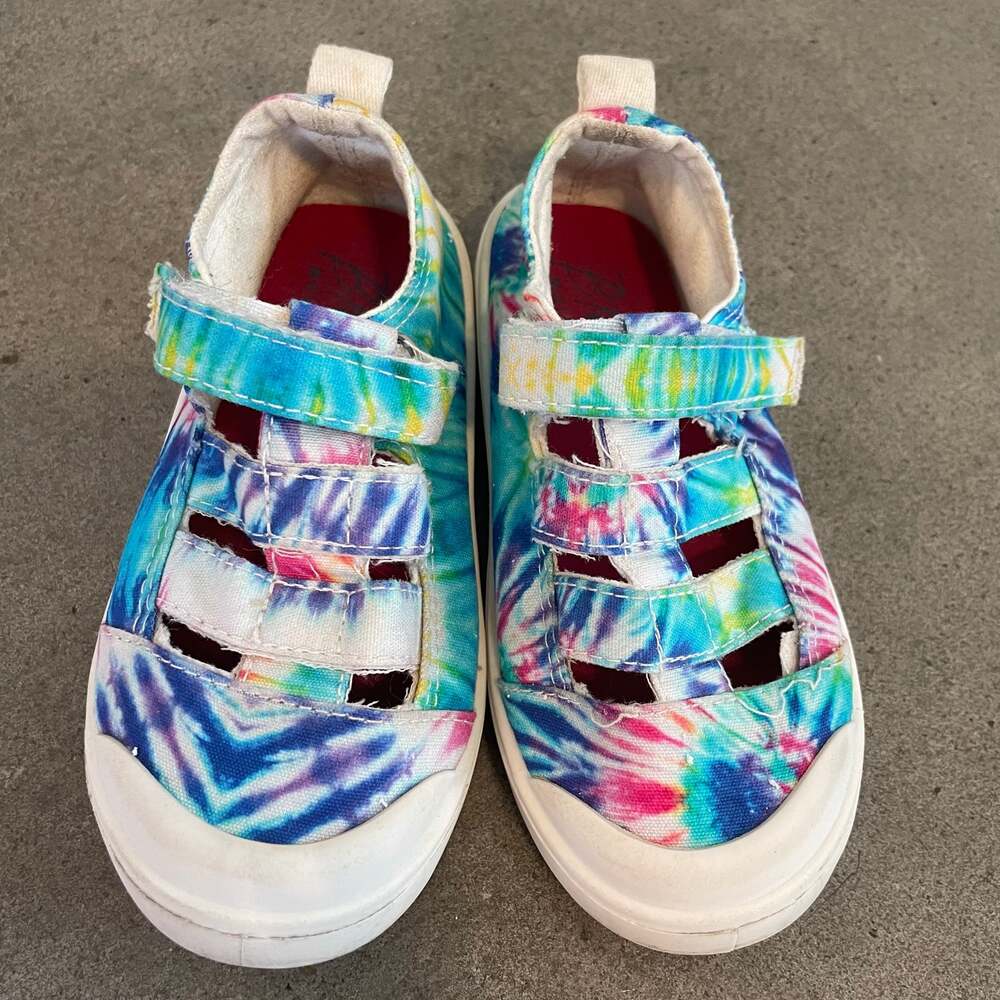 Blowfish Malibu tie dye cotton Velcro closed toe hybrid sneaker girls shoes 10